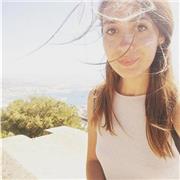 Insegnante di scuola superiore offre lezioni di inglese a studenti di tutte le età